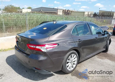 2020 Toyota Camry Le из США, поврежденный, VIN 4T1C11AK2LU859955